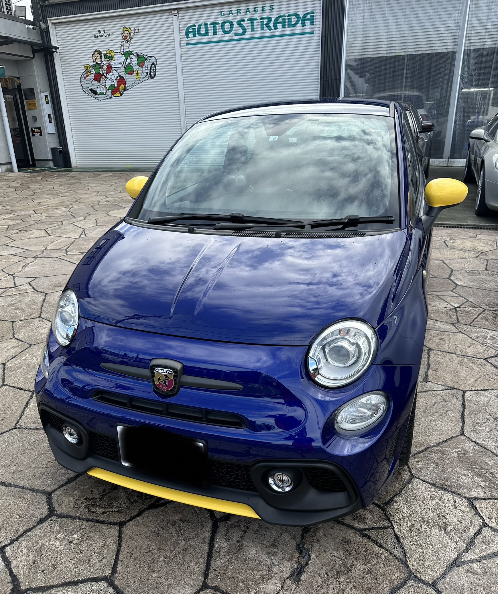 アバルト595コンペティツィオーネ カスタム塗装 ピスタ風 | フェラーリ