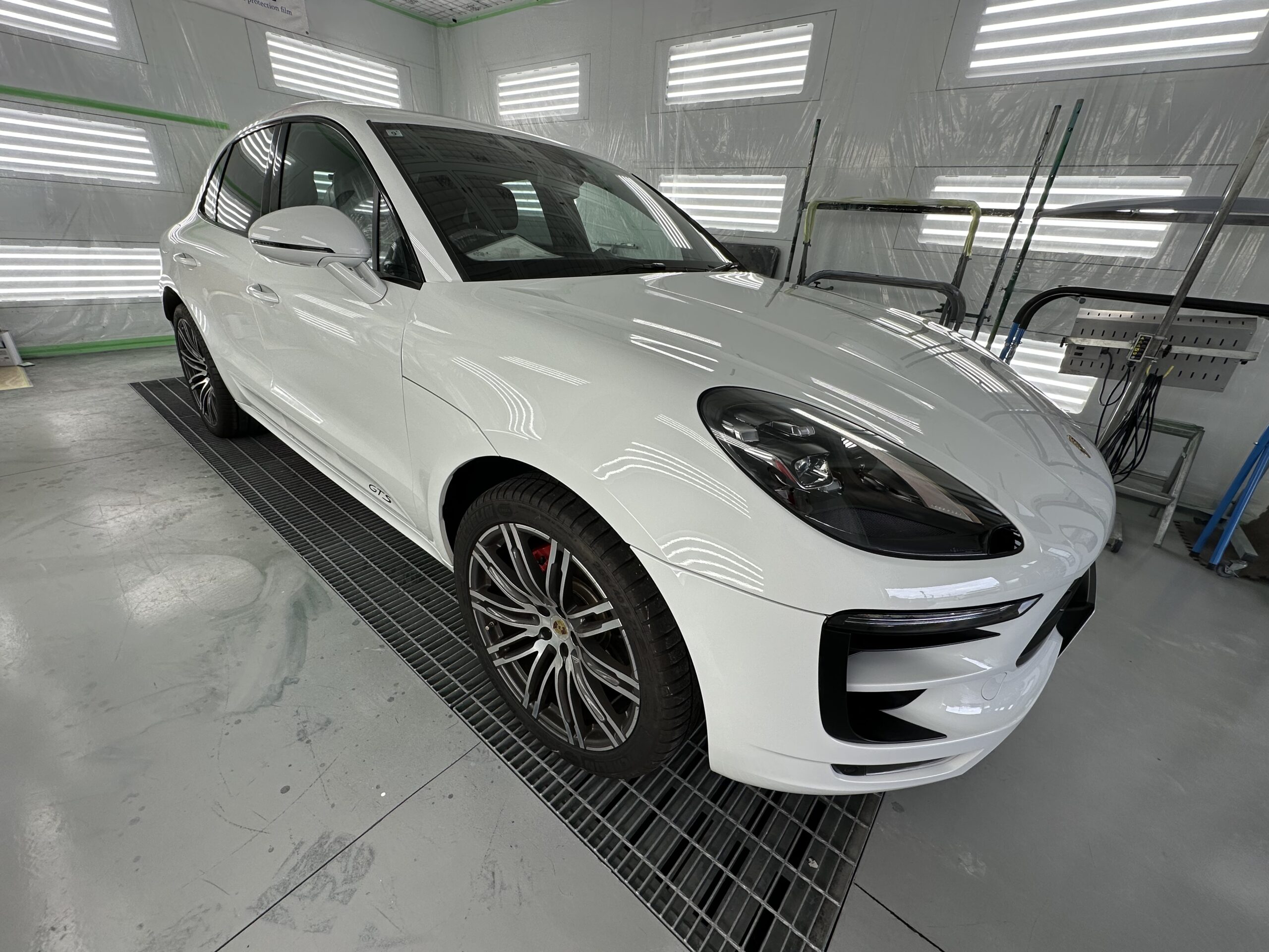 ポルシェ マカンGTS ドアプロテクターモール ボディ同色 塗装